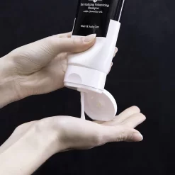 Soin Lavant Revitalisant Volumateur à L' Huile De Camélia -Éclat De Beauté 224333 hair rituel by sisley soin lavant revitalisant volumateur a l huile de camelia soin lavant 200ml tube autre2 1000x1000 1