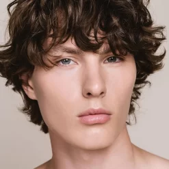 Madara Skin Equal -Éclat De Beauté 257510 madara skin equal fond de teint eclat spf15 20 ivory 30ml autre4 1000x1000 1