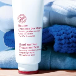 Clarins Baume Jeunesse Des Mains 96% D’ingrédients D’origine Naturelle 5 Clarins Baume Jeunesse Des Mains 96% D’ingrédients D’origine Naturelle -Éclat De Beauté 280596 clarins baume jeunesse des mains 96 d ingredients d origine naturelle soin des mains 100ml tube autre2 1000x1000 1
