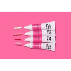 Moisture Boost Glossy Lip Balm 8 Moisture Boost Glossy Lip Balm -Éclat De Beauté 281201 one two free moisture boost glossy lip balm baume levres 03 proud pink autre4 1000x1000 1