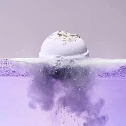 Kylie Skin Bombe De Bain à La Lavande -Éclat De Beauté 292010 kylie by kylie jenner kylie skin bombe de bain a la lavande bombe de bain a la lavande 80g solide autre4 1000x1000 1