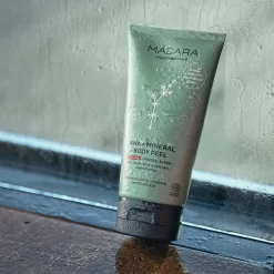 Madara AHA+MINERAL -Éclat De Beauté 293835 madara aha mineral exfoliant corporel autre5 1000x1000 1