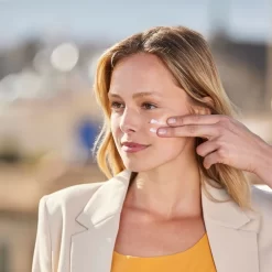 ISDIN Age Repair -Éclat De Beauté 314830 isdin age repair creme solaire visage anti age spf50 50ml flacon pompe autre3 1000x1000 1